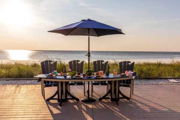 10SurfAiradiningtablewithOceanWavzchairslightgraypatriotblue35 1920w